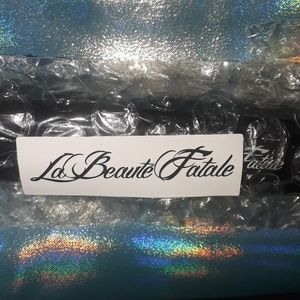 LA BEAUTE FATALE

Lipware in Vibrate